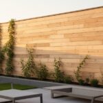 Habiller un mur extérieur en bois de palette : comment procéder pour appliquer le revêtement de prot...